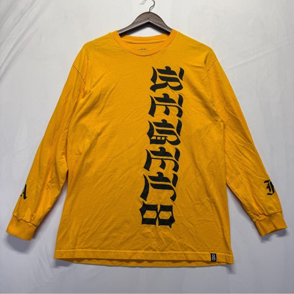 REBEL8 Supreme Old English T-Shirt Mens L Yellow Cotton Graphic Logo Long-Sleeve